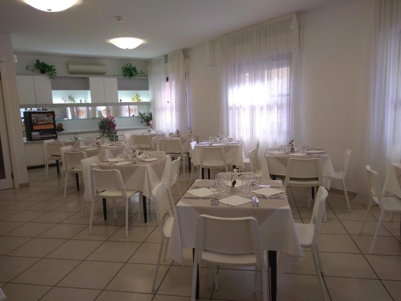 Hotel La Bella Vita Rimini Exterior foto