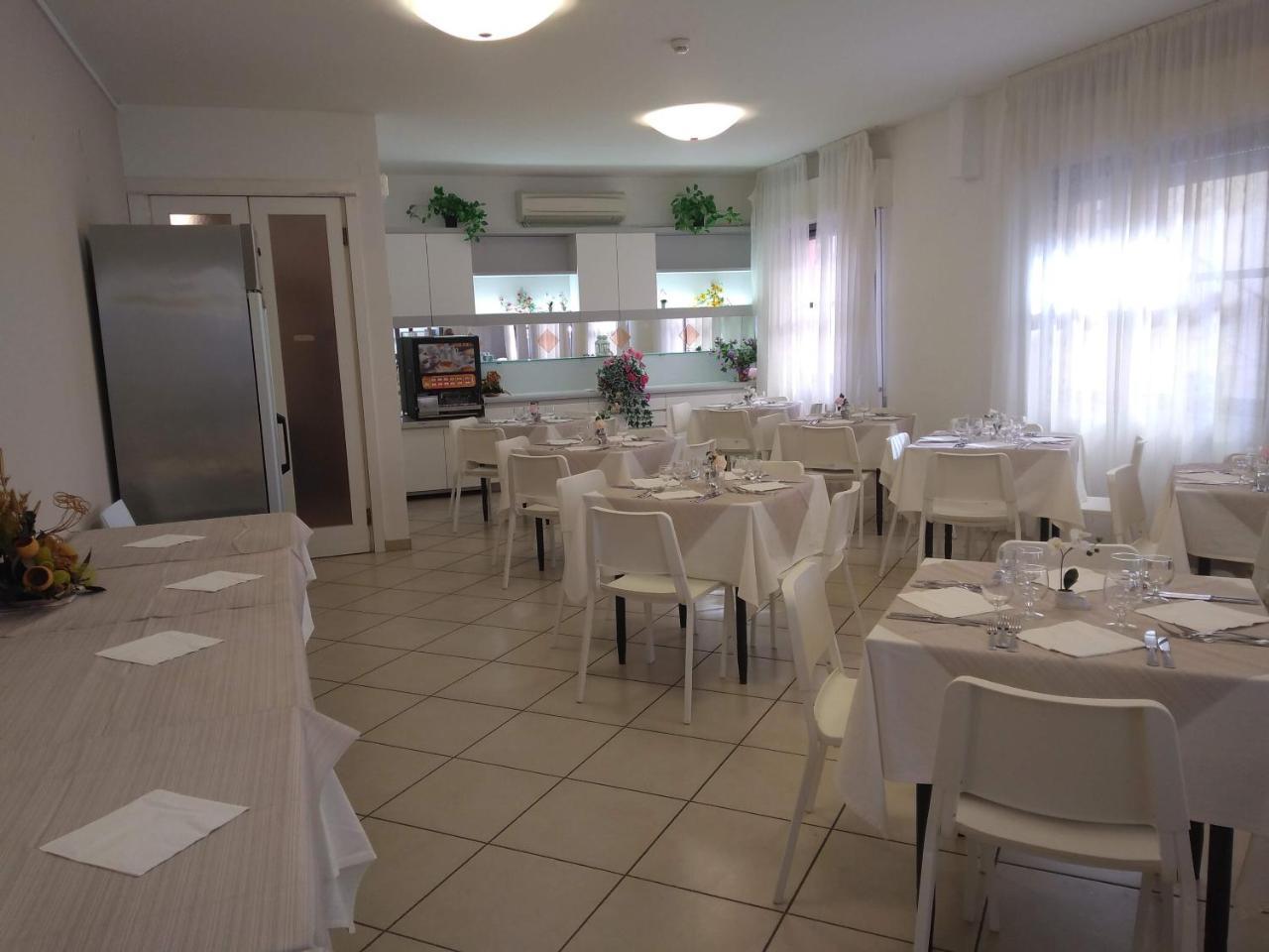 Hotel La Bella Vita Rimini Exterior foto